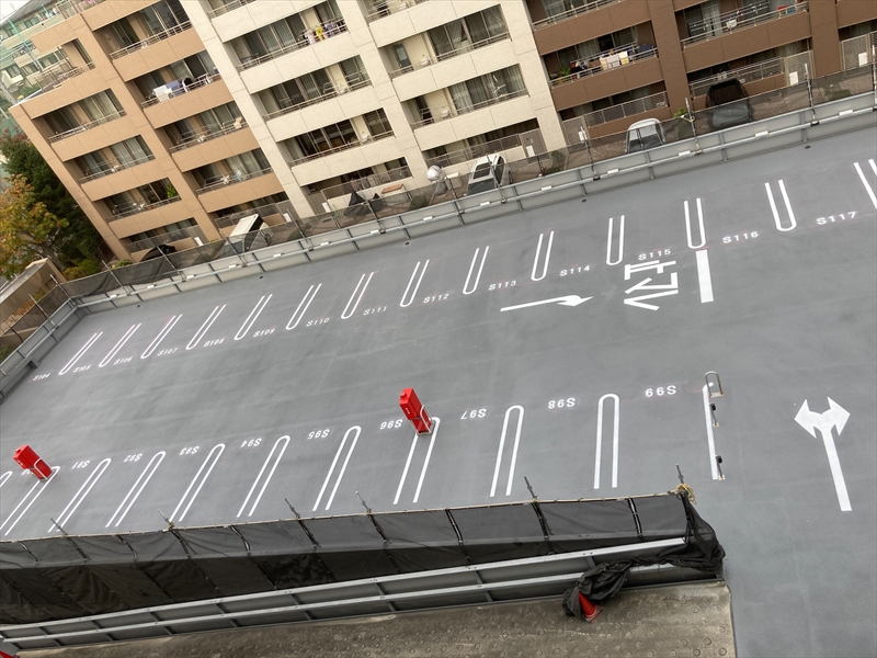 自走式駐車場の屋根防水もおまかせください 画像