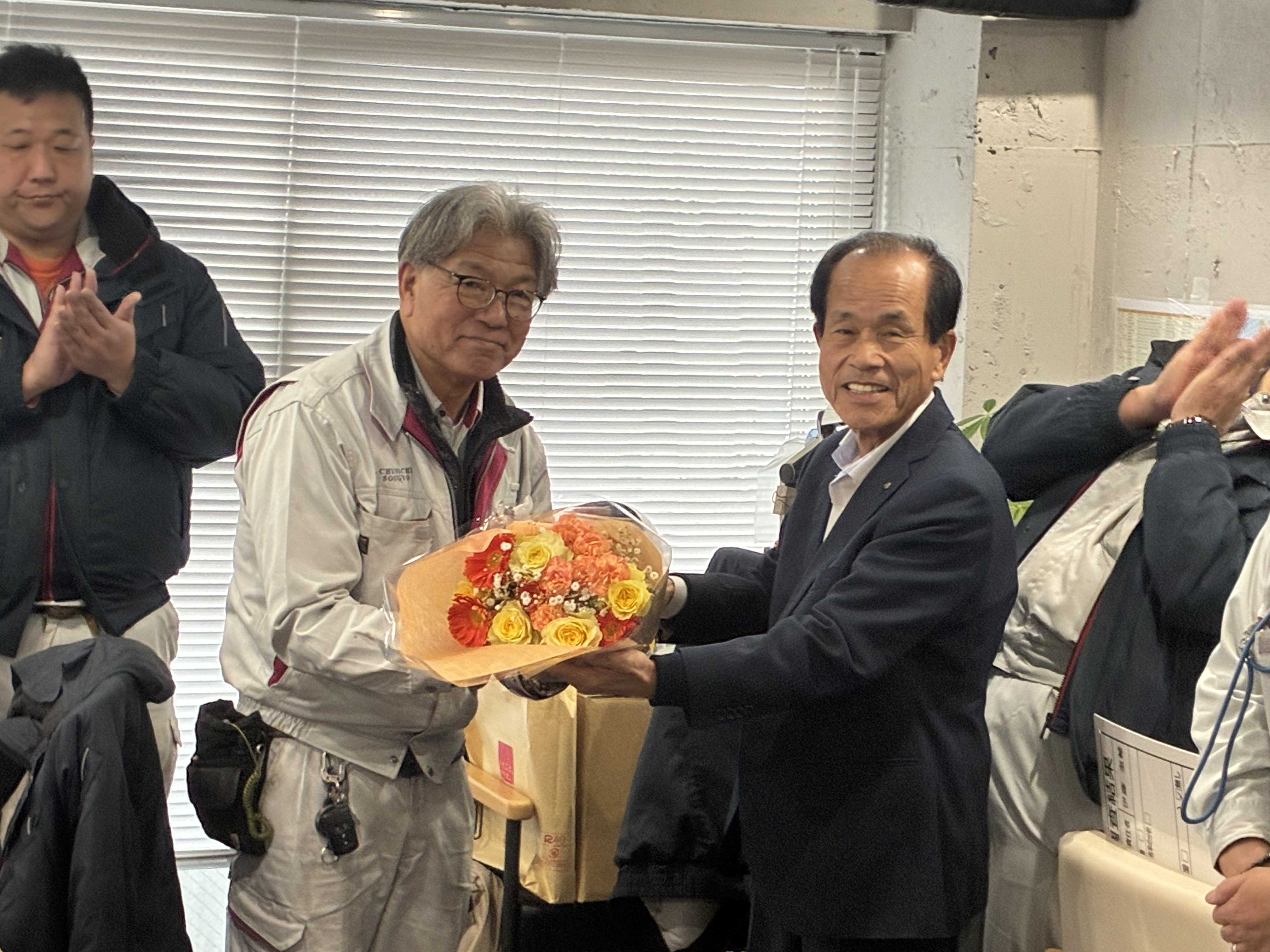 井辺さんの定年退職にあたり、これまでのご功績に感謝して 画像